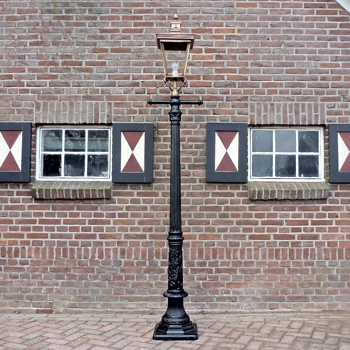 E105. Romantica + rak stegpinne + 4-kantigt kopparlykthus 70. 264 cm