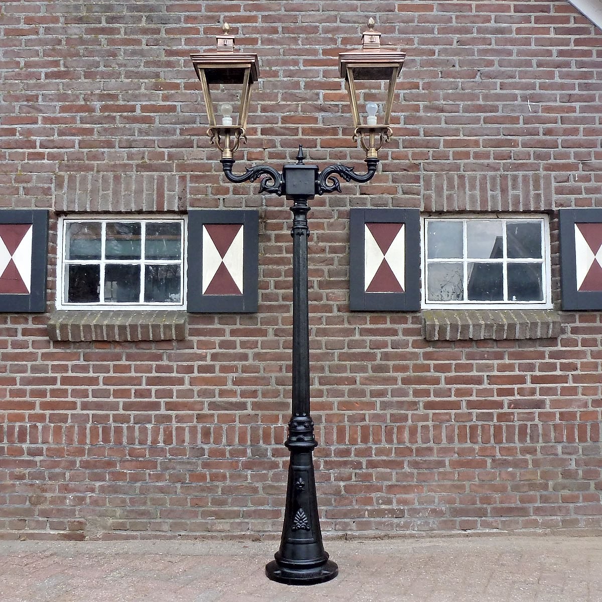E185. Rotterdammer + double bracket + 4-kantigt kopparlykthus 70. Höjd: 266 cm