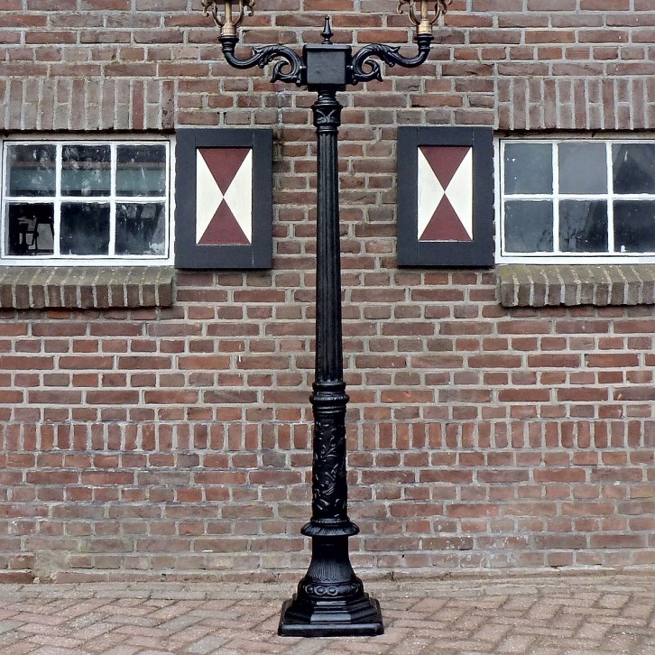 E178. Romantica + double bracket + 4-kantigt kopparlykthus 70. Höjd: 274 cm